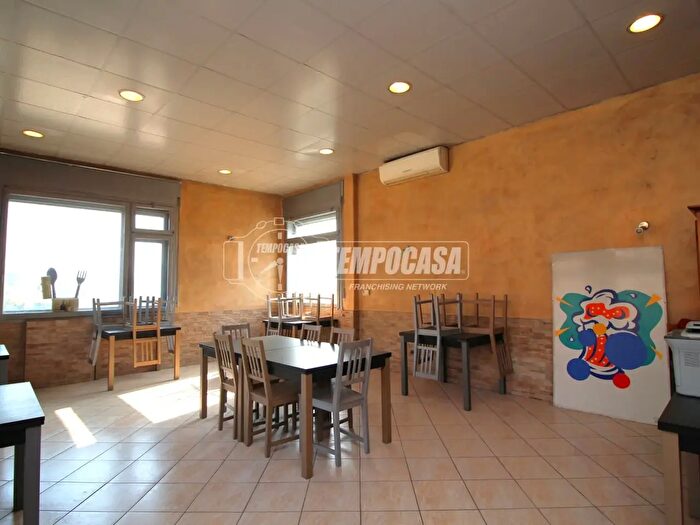 Appartamento con 8 locali in vendita in Via Teppe, Quart