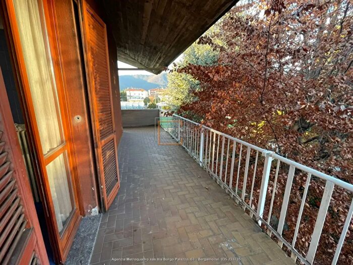 Appartamento con 5 locali in vendita in Via San Martino Vecchio, Torre Boldone