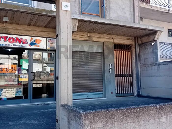 Appartamento con 6 locali in vendita in Castel Di Iudica
