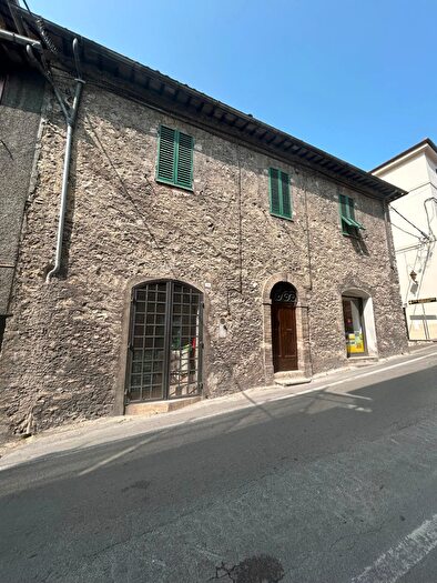 Casa con 8 locali in vendita in Via Roma, Arrone