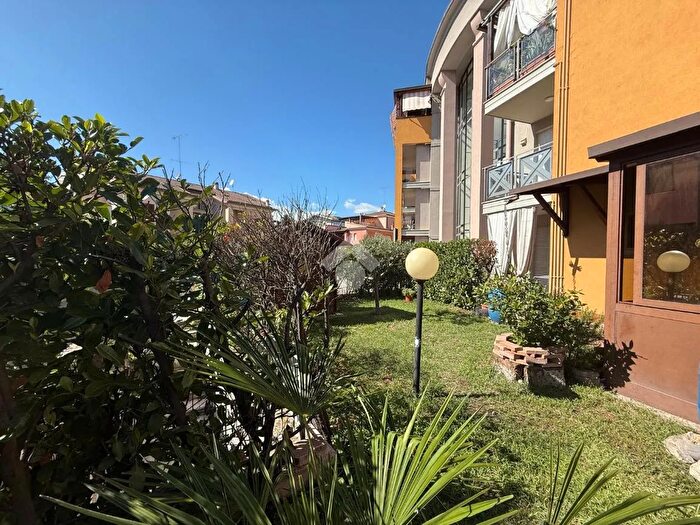 Appartamento trilocale in vendita in Desenzano Del Garda