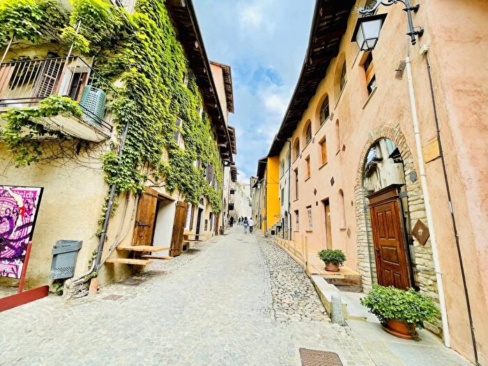 Appartamento con 7 locali in vendita in Via Camillo Benso di Cavour Monforte dAlba, Monforte DAlba