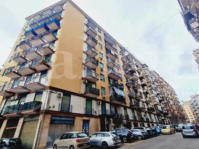 Appartamento con 5 locali in vendita in Via Guadagna, Palermo