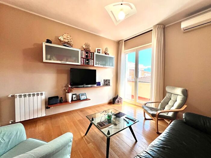 Appartamento quadrilocale in vendita in Via Carlo Pisacane, Viareggio