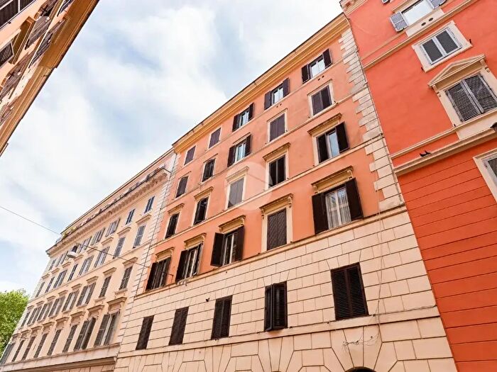 Appartamento trilocale in vendita in Via Luigi Santini, Roma