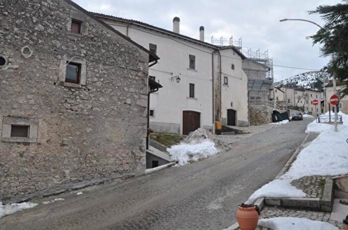 Case in Vendita e in Affitto - 3