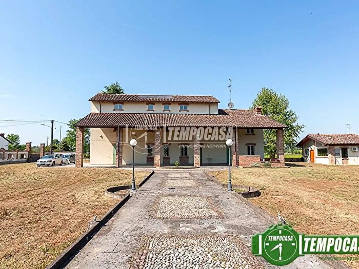 Casa con 10 locali in vendita in Via al Porto, Casaletto Ceredano