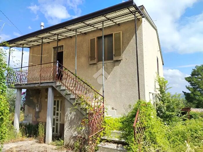 Casa con 6 locali in vendita in Contrada Carrari, Montefalcione
