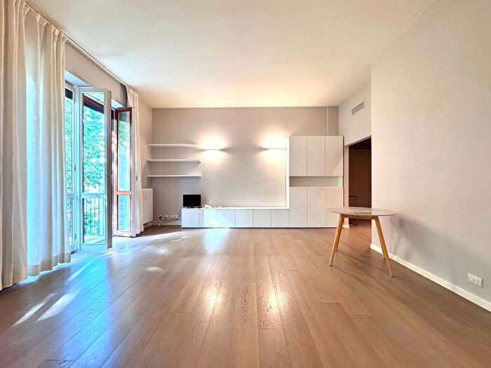 Appartamento trilocale in affitto in Via Anfiteatro, Lanza, Milano