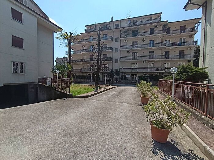 Casa trilocale in affitto in Via Avellino, Lincoln, Caserta