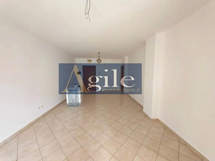 Appartamento con 5 locali in vendita in Via Ugo Foscolo, Corropoli