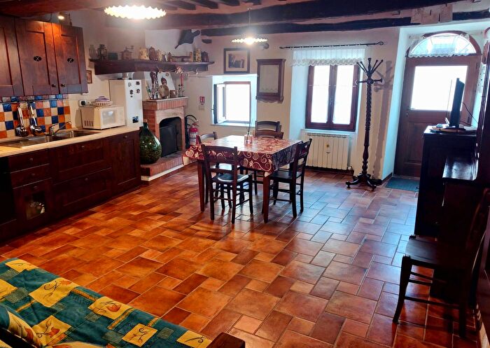 Appartamento con 6 locali in vendita in Via Vittorio Emanuele, Castiglione DOrcia