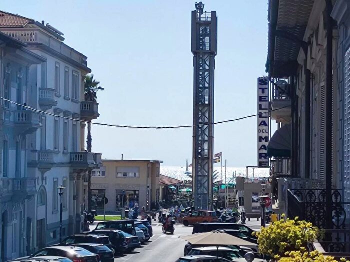 Appartamento quadrilocale in affitto in Via Leonardo Da Vinci, Lungomare, Viareggio