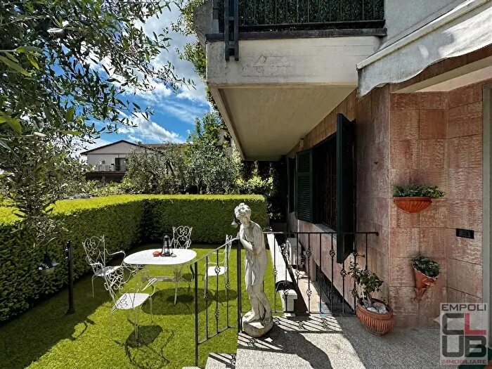Appartamento con 6 locali in vendita in Ampania, Empoli