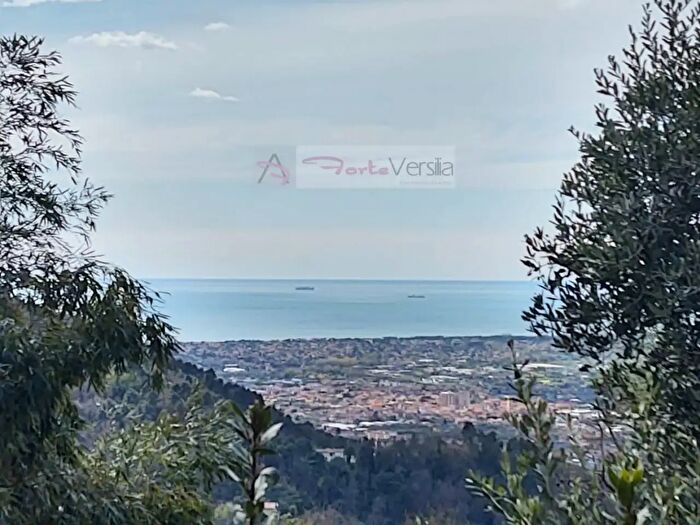 Casa quadrilocale in vendita in Via Solaio, Pietrasanta