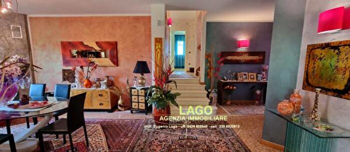 Casa con 6 locali in vendita in Bassano Del Grappa