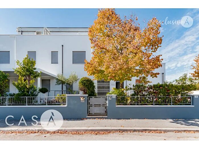 Appartamento trilocale in vendita in Via Monte Argentario, Cesenatico