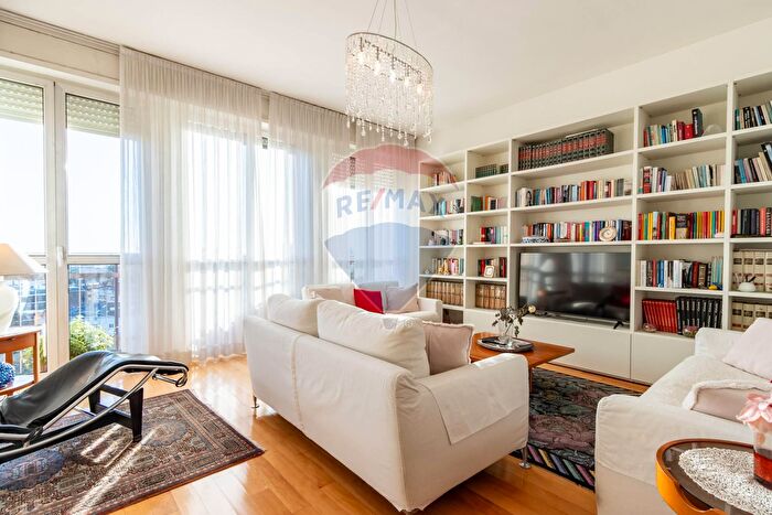 Appartamento quadrilocale in vendita in Galleria Kennedy, Seregno