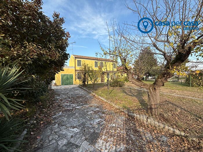 Casa quadrilocale in vendita in Papozze Via Caderuschi, Papozze