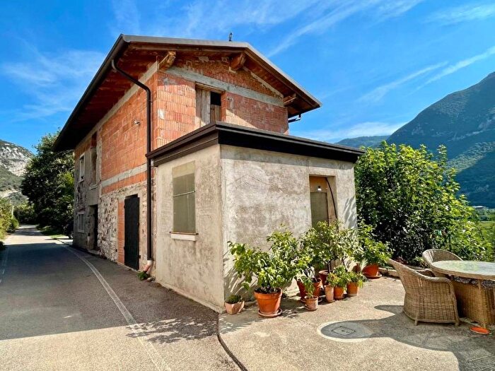 Casa bilocale in vendita in Località Canova Tessari, Rivoli Veronese