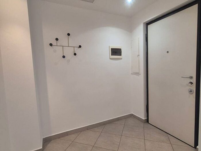 Appartamento trilocale in affitto in Piazza Novembre, Morgagni, Milano