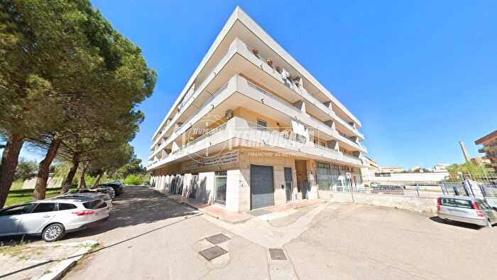 Appartamento trilocale in vendita in Via Paolo Cassano, Gioia Del Colle