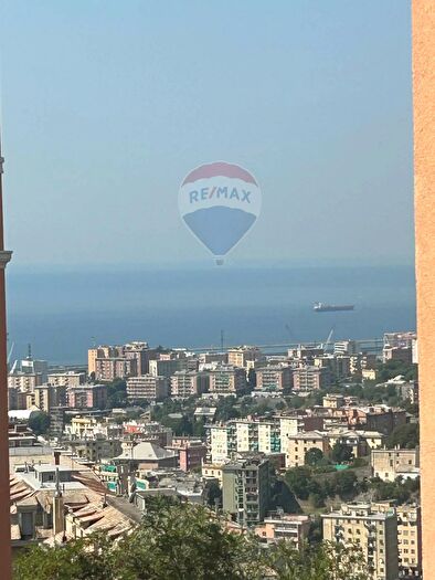 Appartamento con 5 locali in vendita in Via Balestrazzi, Genova
