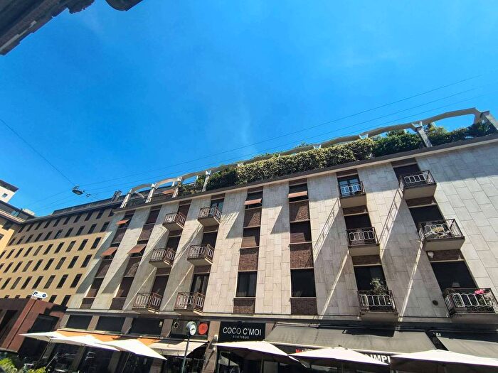 Appartamento trilocale in affitto in via Spallanzani, Porta Venezia, Milano