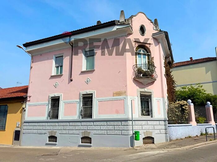 Appartamento trilocale in vendita in Via Brichetti, Pavia