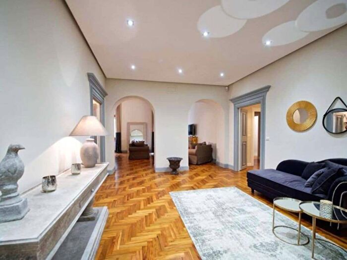 Appartamento quadrilocale in affitto in Via Giosuè Carducci, Sallustiano, Roma