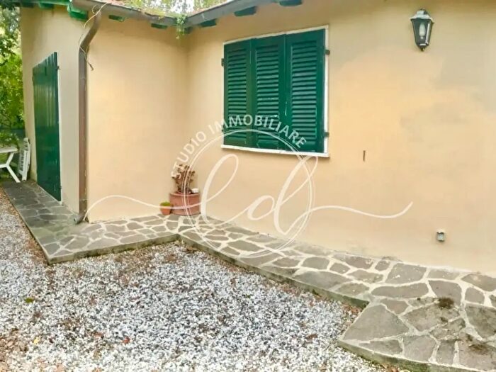 Casa quadrilocale in affitto in Pietrasanta