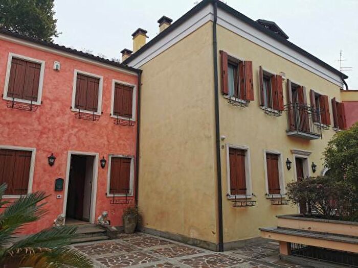 Casa con 6 locali in vendita in Via Euganea, Padova