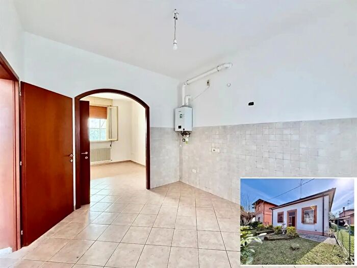 Casa quadrilocale in vendita in Via Bassa, Ravenna