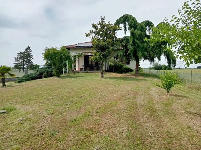 Casa con 7 locali in vendita in Alessandria