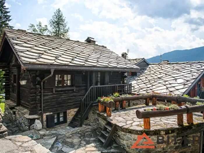 Casa quadrilocale in vendita in Frazione Arbussey, Champorcher