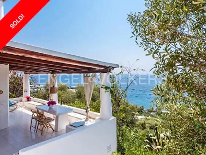 Casa trilocale in vendita in Strada Comunale Zilippo Iditella Drauto, Lipari