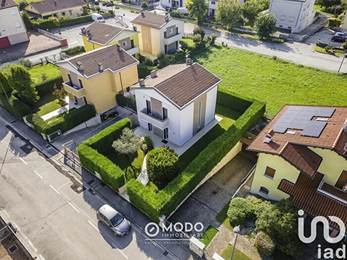 Casa con 7 locali in vendita in Via San Martino, Dueville