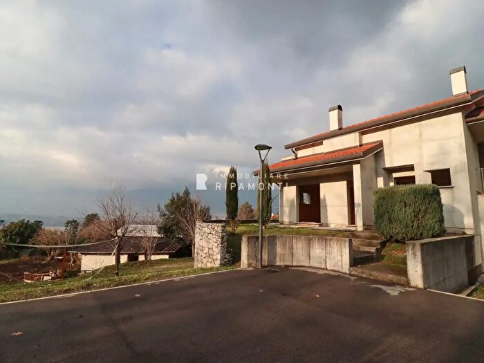 Casa con 5 locali in vendita in Via Piave, Oggiono