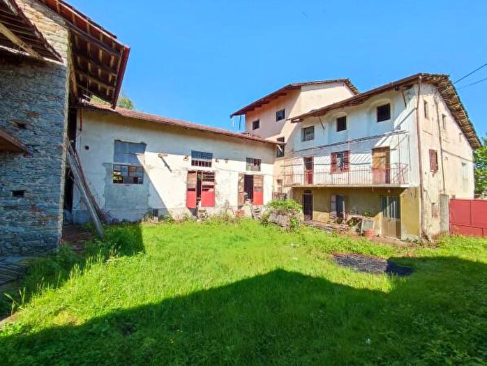 Casa quadrilocale in vendita in Via del Molino, Envie