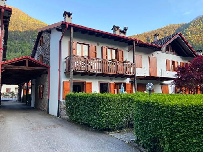 Appartamento bilocale in vendita in Via Mes, Valbondione