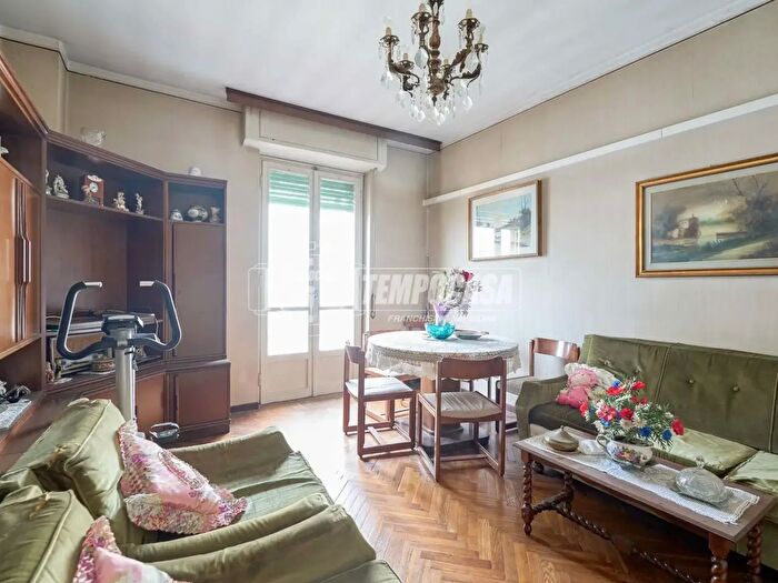 Appartamento trilocale in vendita in Via del Giordano, Cremona