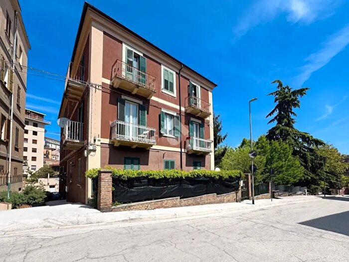 Appartamento quadrilocale in vendita in Via Nicola Nicolini, Chieti