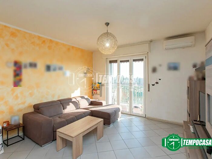 Appartamento trilocale in vendita in Via delle Cicale, Busto Arsizio