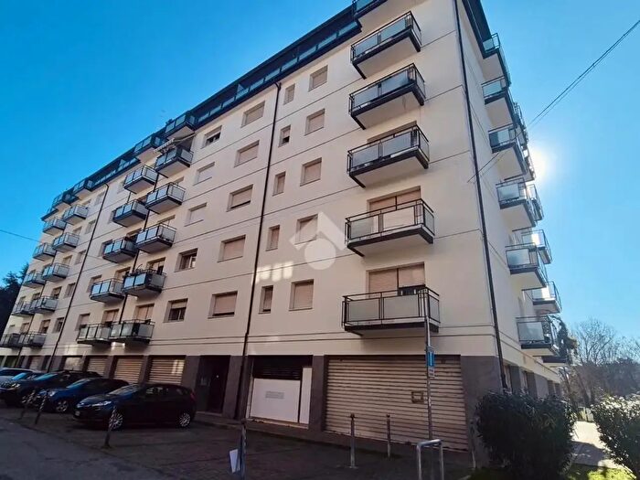 Appartamento trilocale in vendita in Via Milano, Venezia