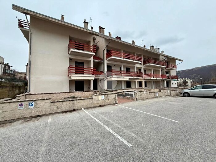 Appartamento quadrilocale in vendita in Via del Ceraso, Ovindoli