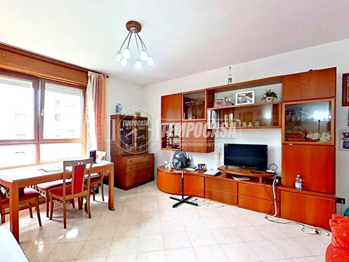 Appartamento trilocale in vendita in Via Marsala, Brugherio