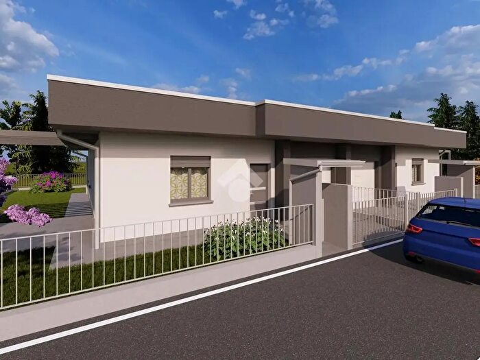 Casa quadrilocale in vendita in Via Pertini, Ciserano