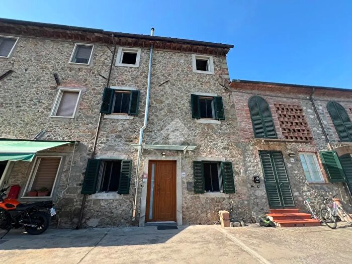 Casa con 5 locali in vendita in Via Ceppo di Melo, Capannori
