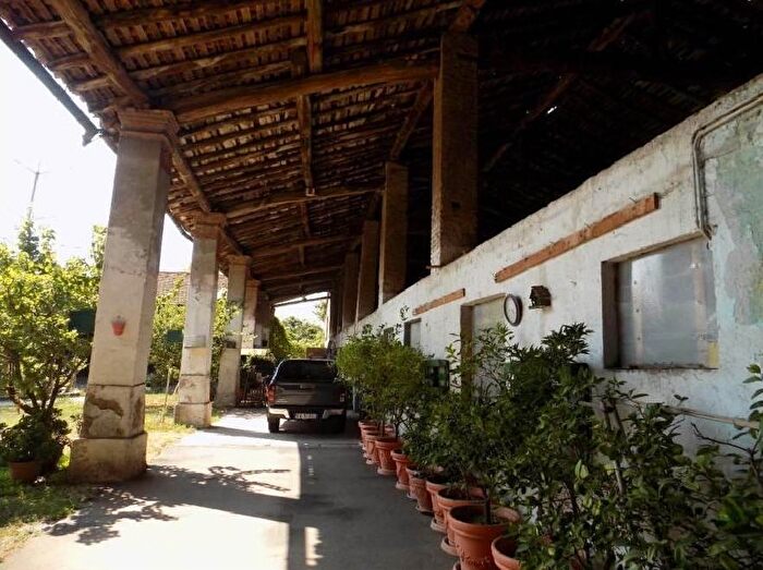 Casa con 20 locali in vendita in Via S Croce, Rovato