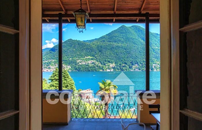 Appartamento trilocale in vendita in Via Besana Moltrasio Moltrasio Centro Storico Fronte Lago Panoramico Residenziale, Moltrasio